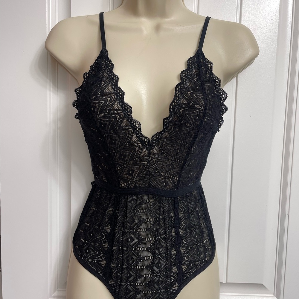 Berlin Geometric Lace Lined Bodysuit